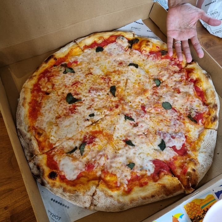 review photo of Tony's New York Pizza Margarita Pizza shared by @littleneil on 25 Nov 2022 - review