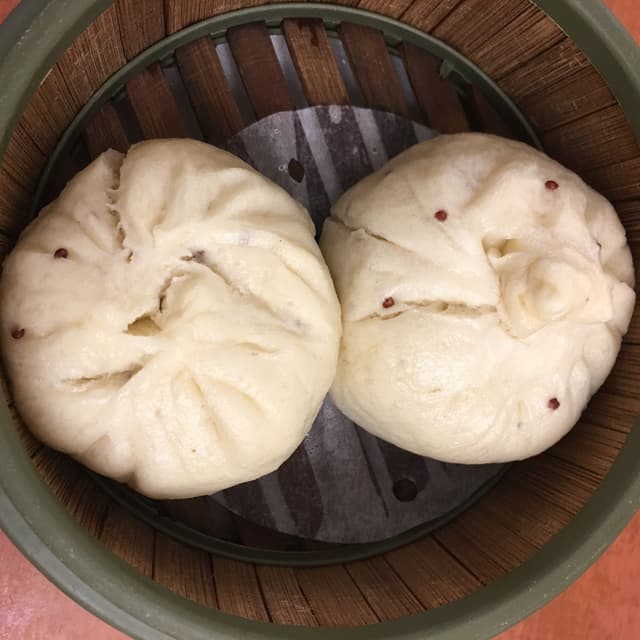 菜肴“Quinoa Vegetable Buns”的照片