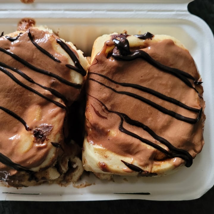 photo of Bunny's Nook Kitchen Double Chocolate Cinnamon Bun shared by @veganonvanisle on  20 Sep 2021 - review