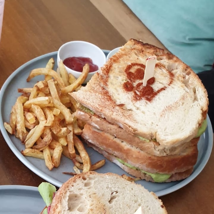 photo of Café Katzentempel Tempelsandwich shared by @veganarchic on  13 Sep 2021 - review