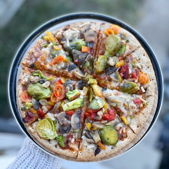 photo of Sweet Earth Veggie Lover's Pizza shared by @lizmaselli on  07 Mar 2021 - review