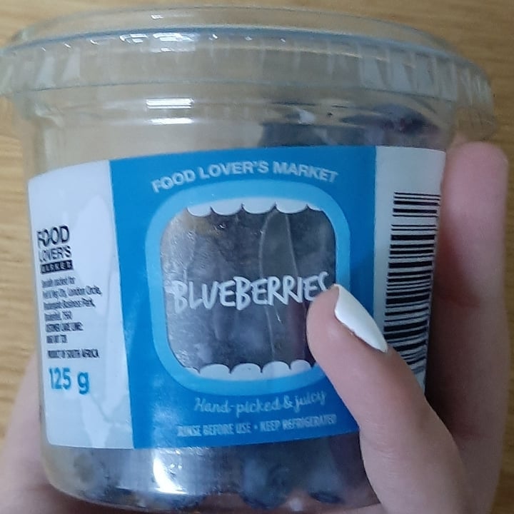 photo of Oakland’s Fruit and Veg Food lovers market blueberries shared by @chloeahlers on  19 Aug 2021 - review