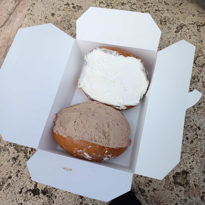 photo of Vegustibus Maritozzo con crema chantilly shared by @obstinatevegangirl on  28 Mar 2022 - review