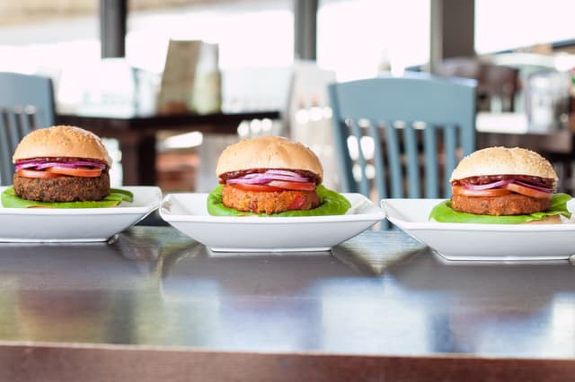 「Sweet potato and bean burger」の料理の写真
