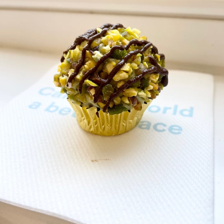 photo of Lola's Cupcakes Covent Garden Pistachio vegan cupcake shared by @appleappleamanda on  04 Apr 2021 - review