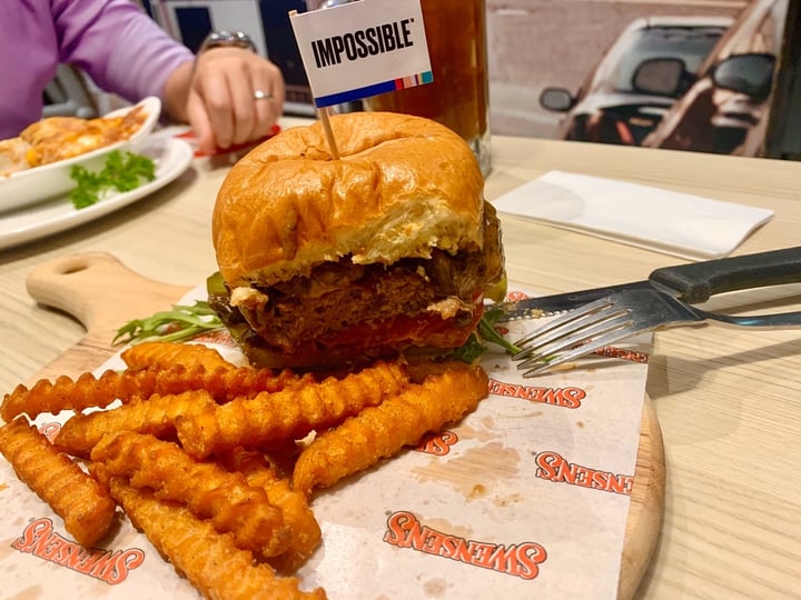 photo of Swensen's Impossible Burger shared by @tangoujun on  11 Apr 2020 - review