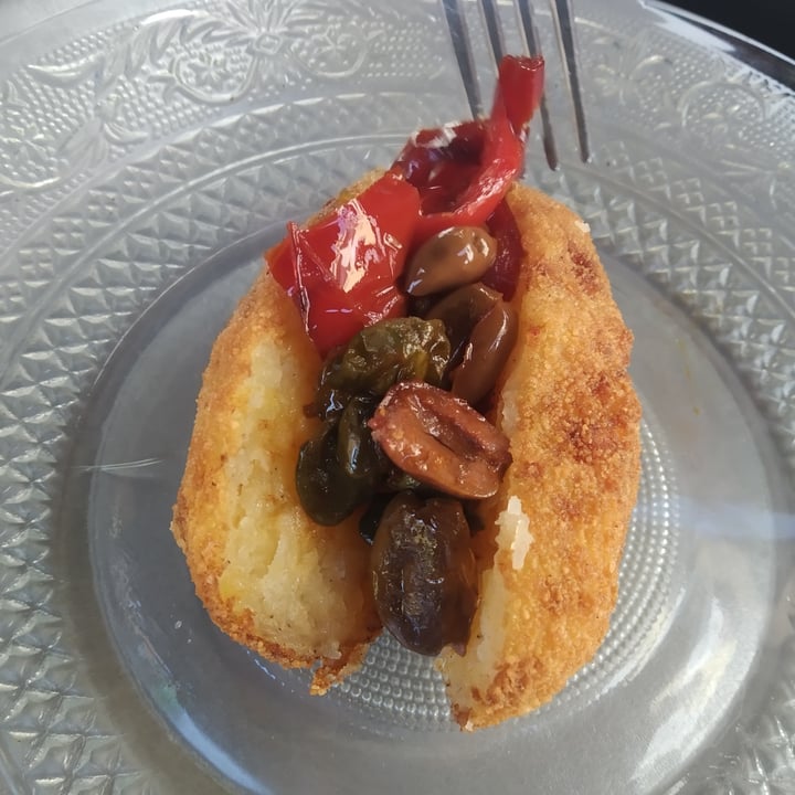 photo of Isabella De Cham Pizza Fritta Crocchè Di Patate Vegan shared by @manuveg on  24 Jun 2021 - review