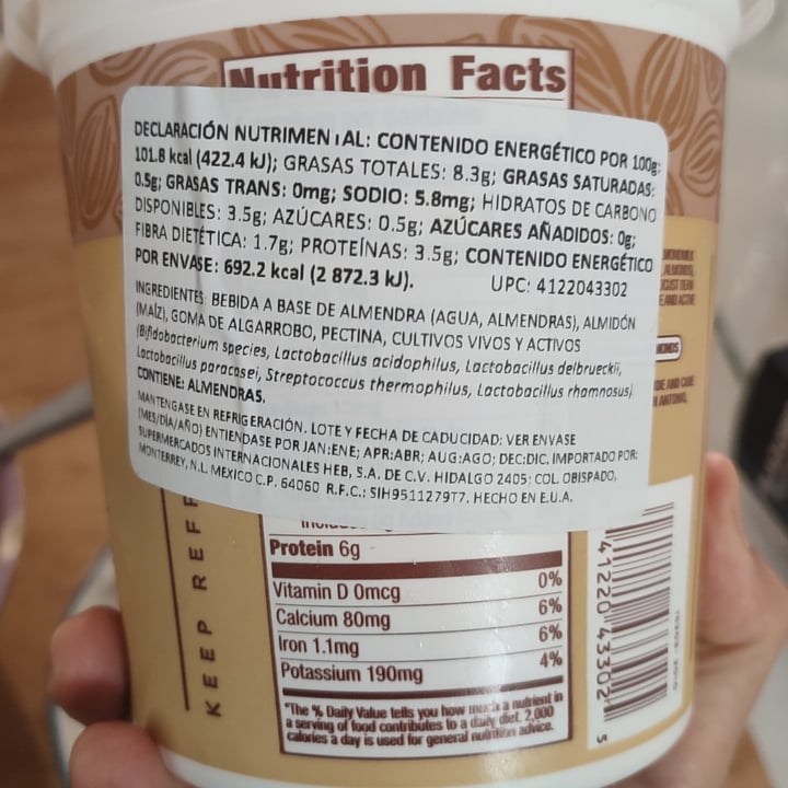 photo of HEB yogurt almond-based unsweetened shared by @leveganito on  25 Jun 2022 - review