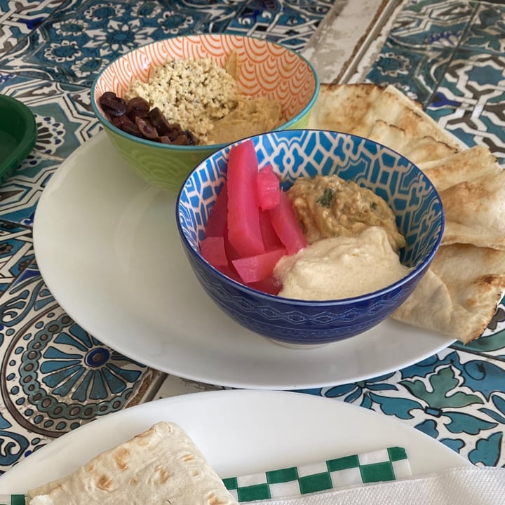 review photo of Dar Nabati Vegan and Organic Cafe Appetizer Plate shared by @appleindia on 17 Apr 2022 - review