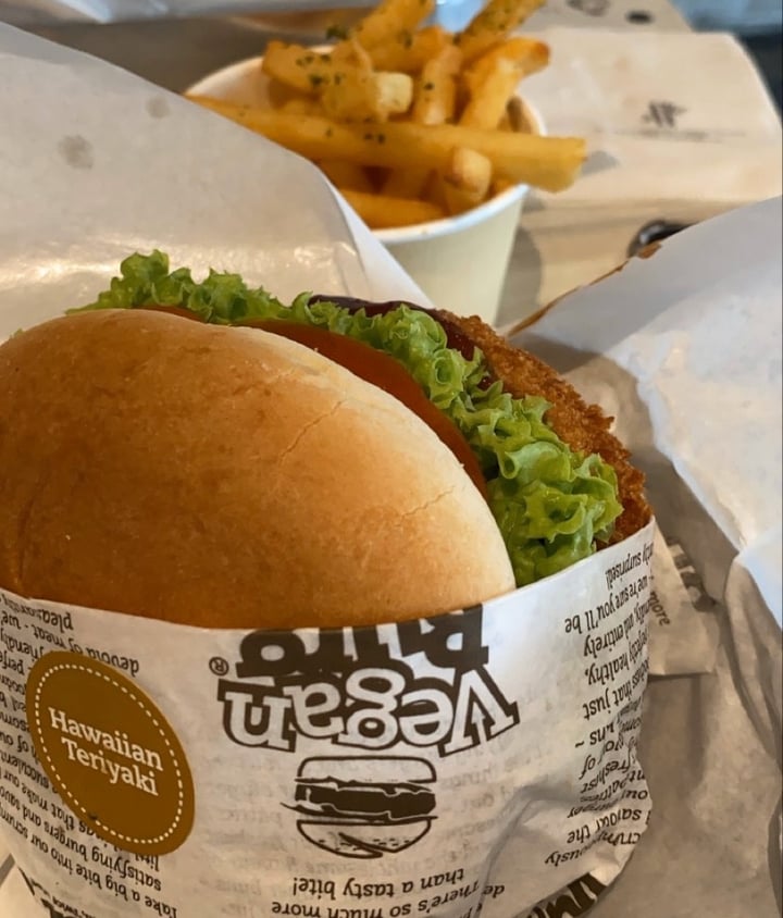review photo of VeganBurg Singapore Hawaiian Teriyaki shared by @leivegan on 28 Mar 2020 - review