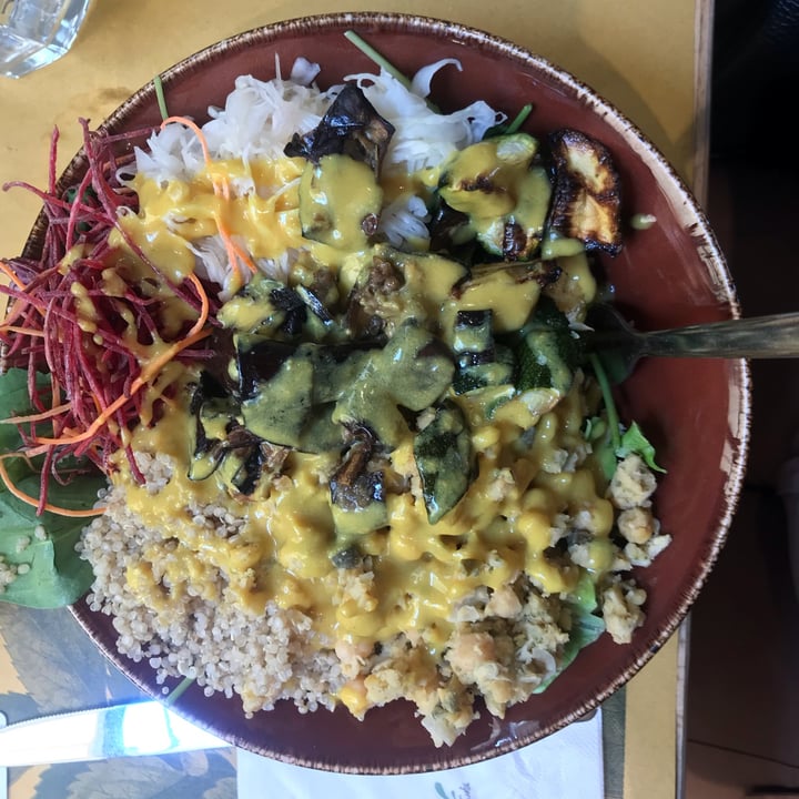 photo of Shake Café Vegan Bowl shared by @historgirl on  07 May 2022 - review