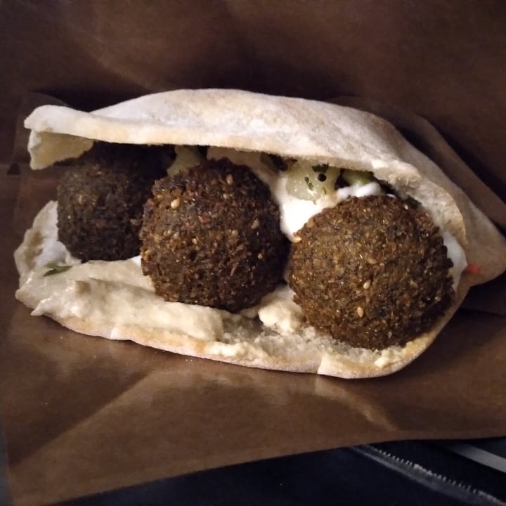 photo of Yala Food Falafel Pita shared by @veganaenlima on  29 Dec 2021 - review