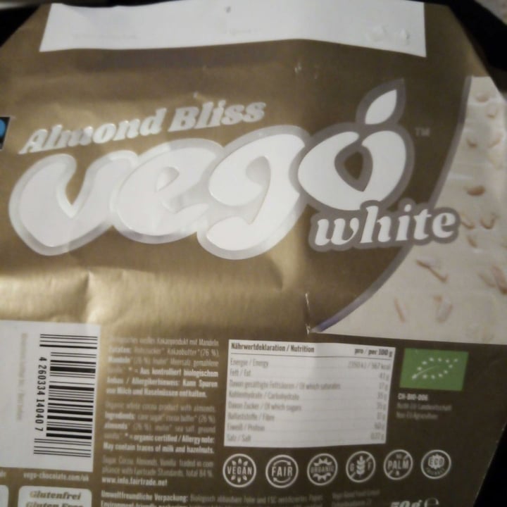 photo of Vego Almond Bliss Vego White shared by @veganjaybee on  18 Apr 2020 - review