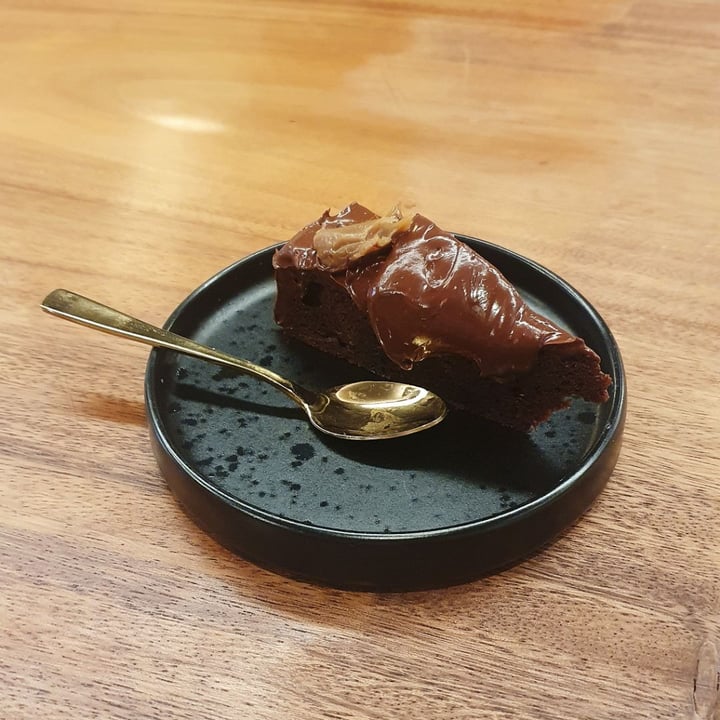 review photo of Genius Central Singapore Vegan chocolate mud cake shared by @simhazel on 28 Feb 2020 - review
