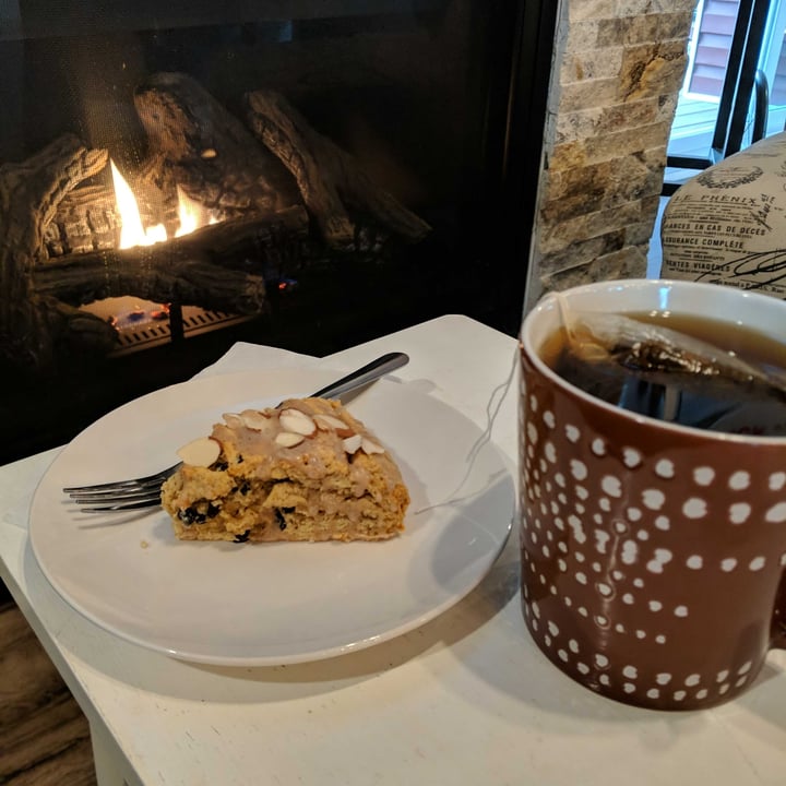 photo of Therapy Ice Cream and Coffee Bar Currant scone with almond slices and a cinnamon glaze (vegan) shared by @fuzzydestroyer on  09 Mar 2022 - review