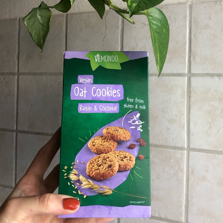 photo of Vemondo Vegan Oat Cookies Raisin & Coconut shared by @giuliettaveg on  31 Jan 2022 - review