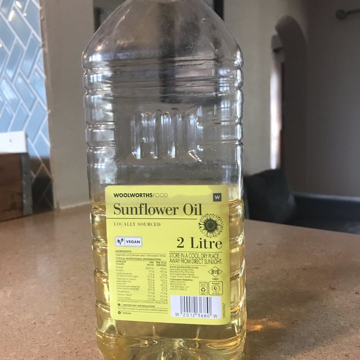 photo of Woolworths Food sunflower oil shared by @noahtheveg on  06 May 2022 - review