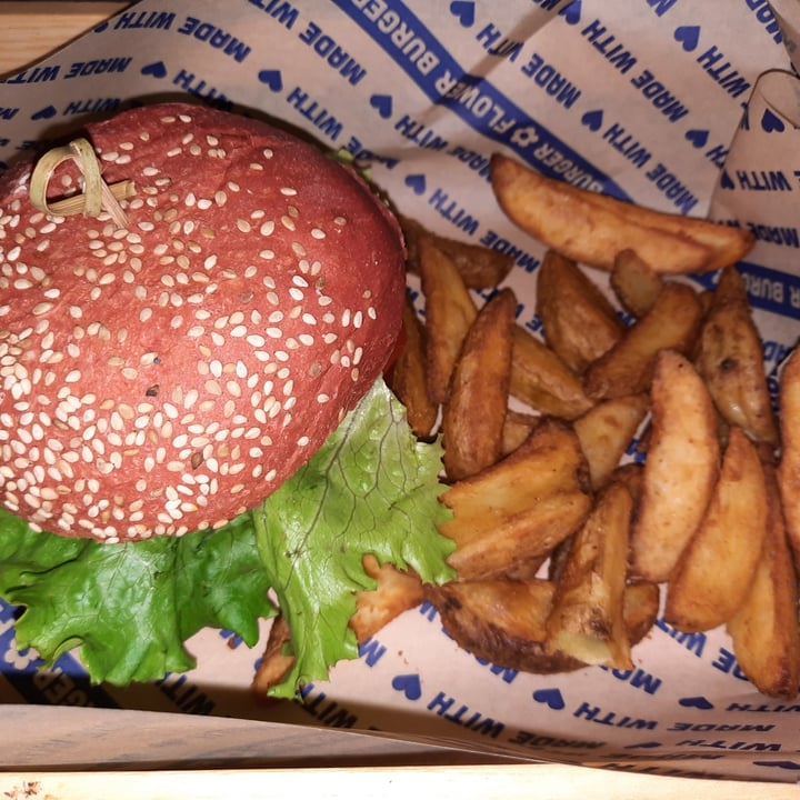 photo of Flower Burger Hot wheels burger shared by @sabrinamirizio on  25 Sep 2021 - review