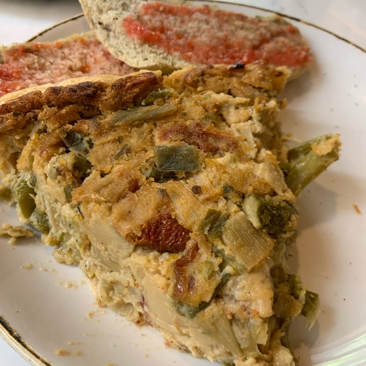 photo of The Vegan Corner Quiche shared by @helenpfuertes on  12 Aug 2022 - review