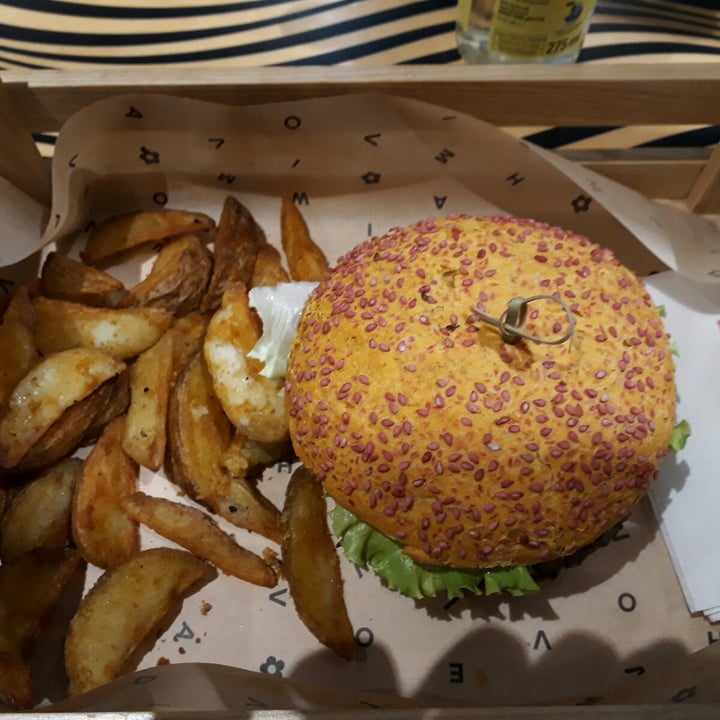 photo of Flower Burger Hercules Burger shared by @giovannieugenio on  03 Oct 2022 - review