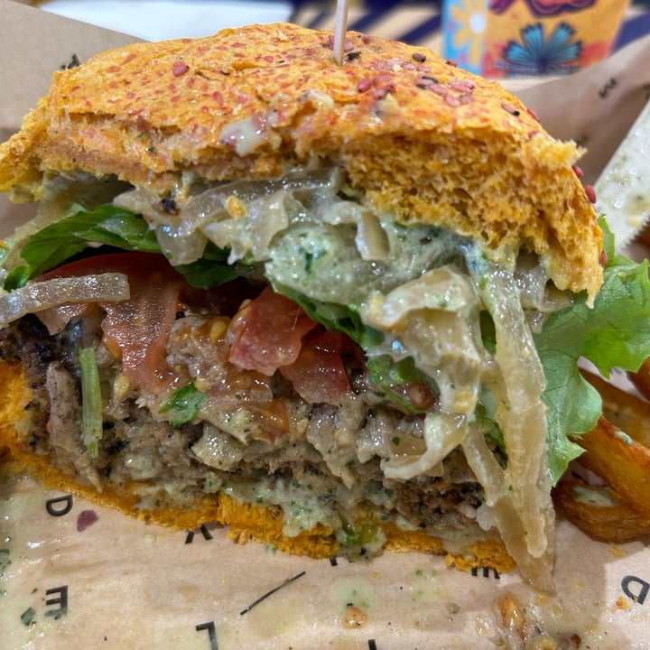 review photo of Flower Burger Hercules Limited Edition shared by @naj92 on 29 Nov 2022 - review