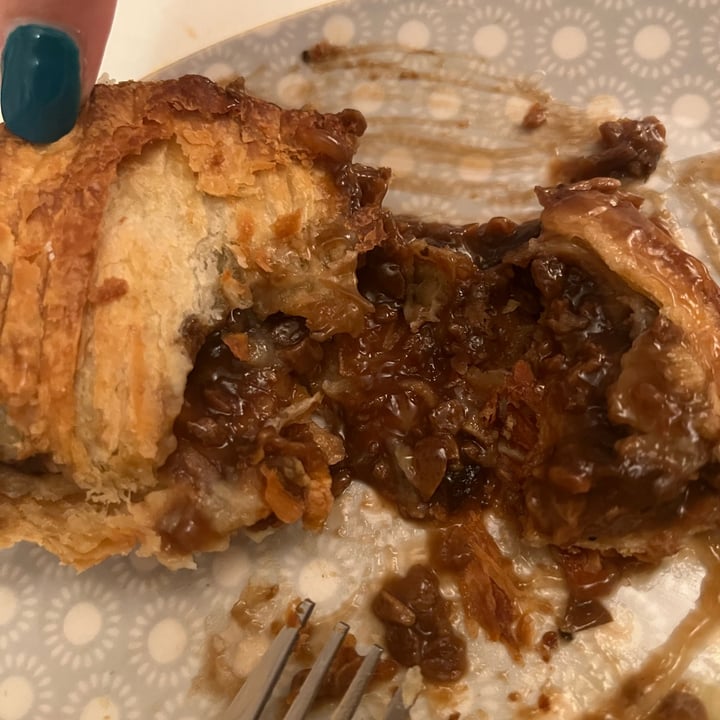 review photo of Pukka Pies Minced steak and onion pie shared by @letseatlessmeat on 24 May 2022 - review