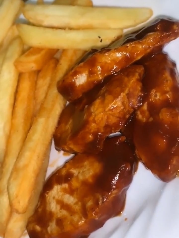 photo of Gardein Sweet and Tangy Barbecue Wings shared by @daniquiros on  20 Feb 2020 - review