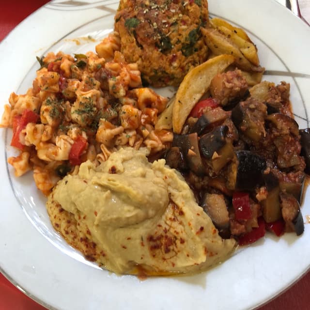 「Pasta With Hummus And Eggplant」の料理の写真