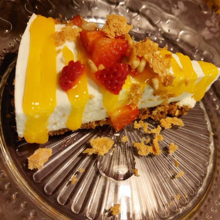 photo of B&B Locanda Degli Aromi Torta di yogurt con crema di mango e fragole shared by @wandavetveg on  08 Apr 2022 - review