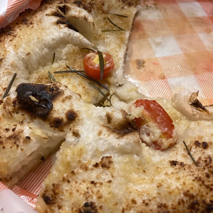 photo of Pizza Youth Vegan Focaccia shared by @vivianabis1979 on  18 Jun 2022 - review