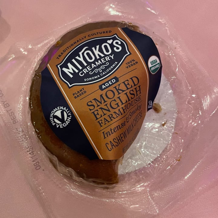review photo of Miyoko's Creamery Queso ahumado de nuez de la india shared by @albiselena on 06 Apr 2022 - review