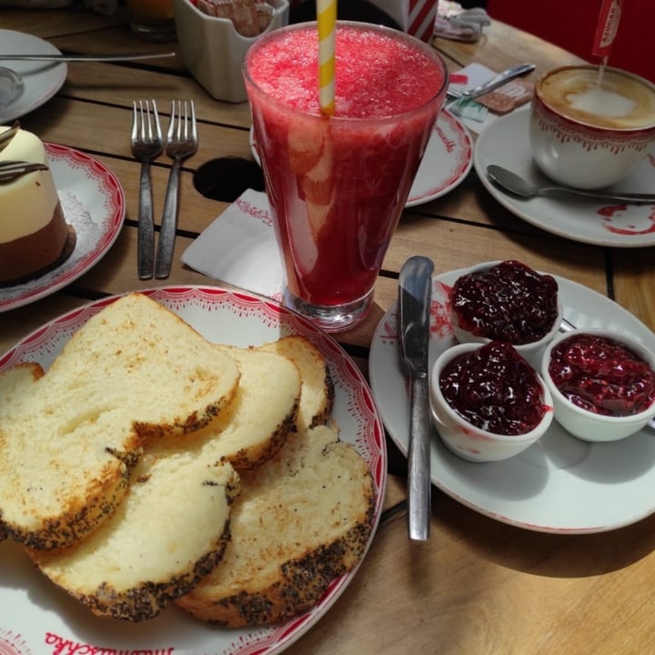 review photo of Mamuschka Tostadas con mermelada de frambuesa y jugo de frambuesa shared by @babydela on 14 Jul 2022 - review