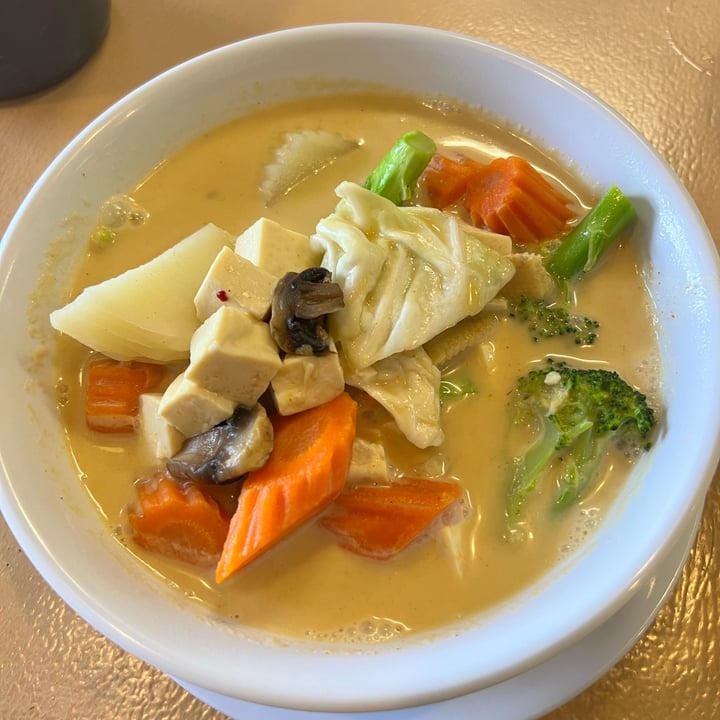 photo of Riceberry Thai Kitchen vegan yellow curry shared by @marriedtohealth on  27 Jul 2022 - review