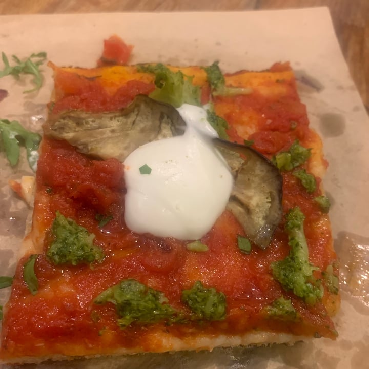 photo of IL LOCA Pizza a Taglio pizza rossa con melanzane, broccoli e stracchino shared by @martimem on  29 Apr 2022 - review