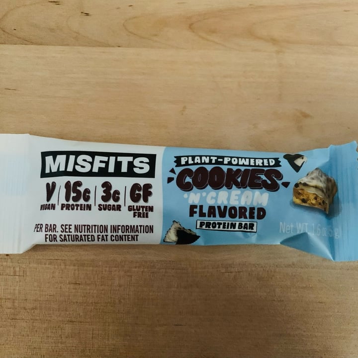 photo of Misfits White Choc Cookies n cream shared by @allhess on  24 Aug 2022 - review