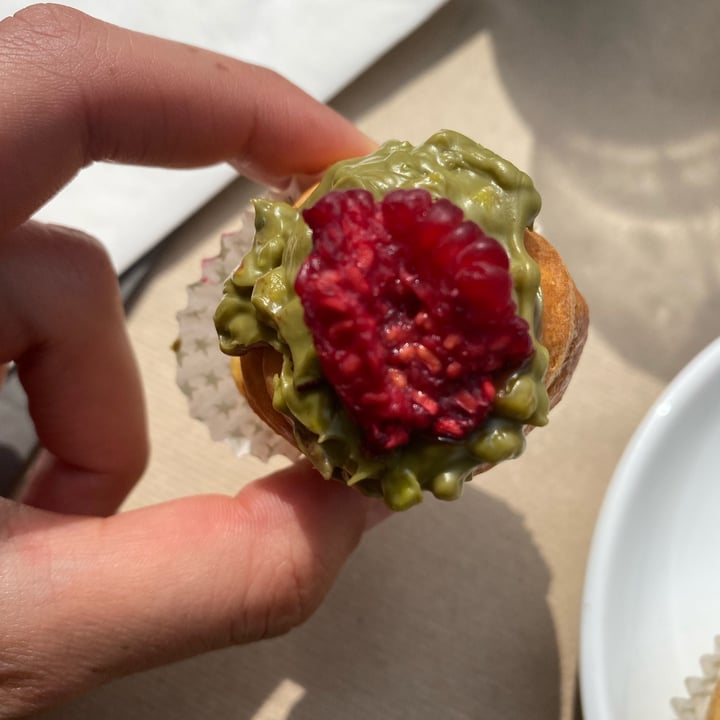 photo of Efrem - Caffetteria, Pasticceria, Cucina Pasticcino pistacchio E Lampone shared by @matus on  26 Apr 2022 - review
