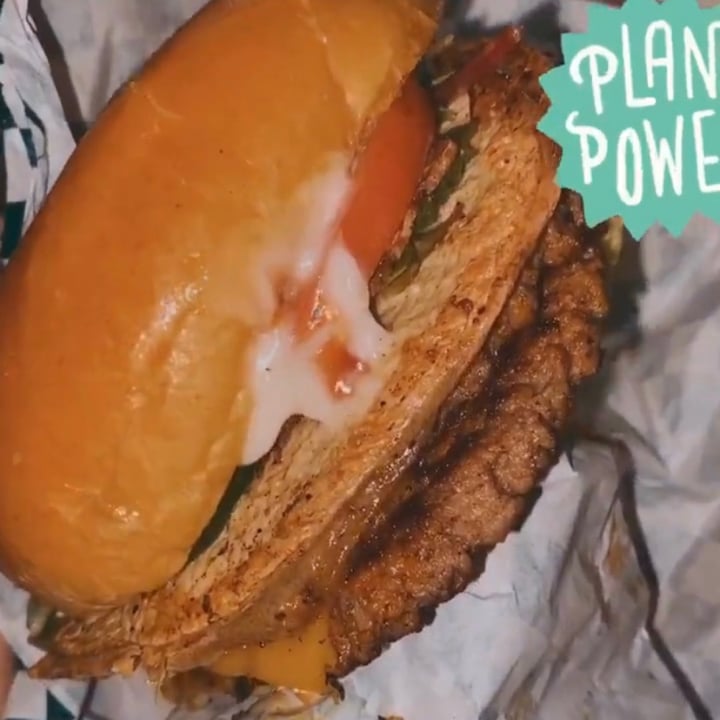 photo of Organic food kings Yeti deluxe vegan burger shared by @andreagritz on  04 Dec 2020 - review