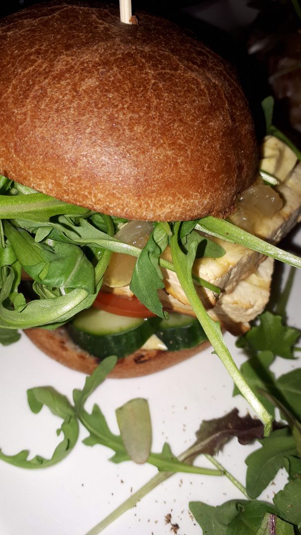 photo of Monkey's Hamburguesa de tofu Gluten Free shared by @pingamoa on  30 Mar 2020 - review