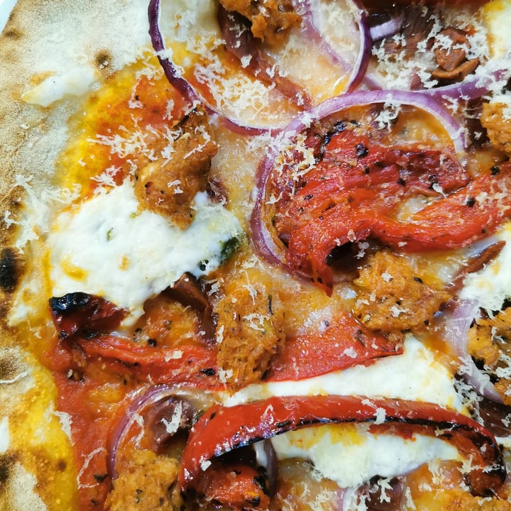 photo of Trinacria Pizzeria pizza San Francesco (Pancetta, Salsiccia, Gorgonzola, Peperoni, Cipolle) shared by @vegoloso on  09 Jun 2022 - review