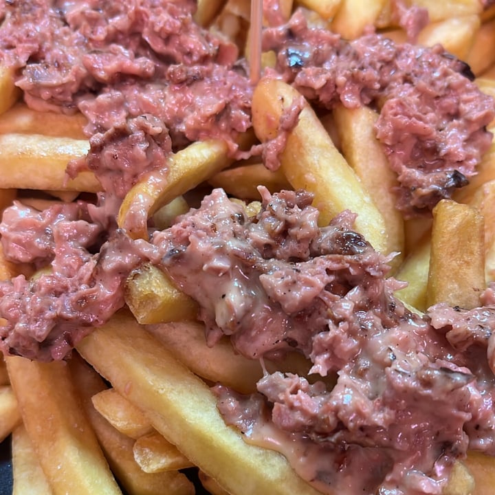 photo of Burger's bro' patate fritte con fonduta veg e straccetti di carne vegetale shared by @anto990 on  21 Aug 2022 - review