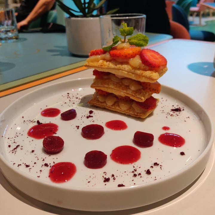 photo of Green Common Singapore Strawberry tower shared by @hownowbrownkow on  31 Jan 2021 - review