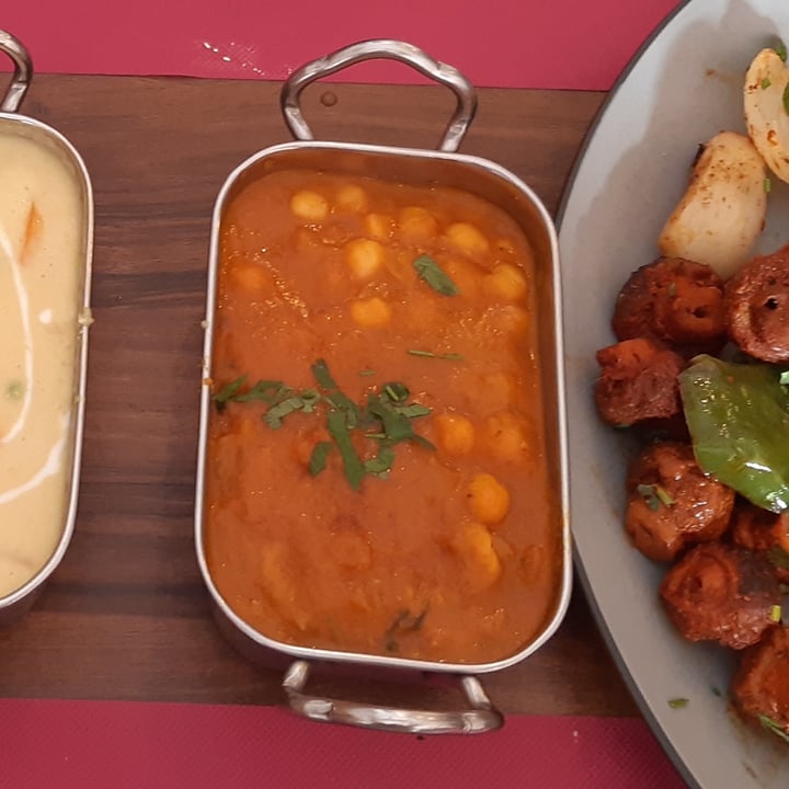 review photo of Roti - Indian Kitchen Curry de Garbanzos shared by @claraceballos15 on 04 Dec 2022 - review