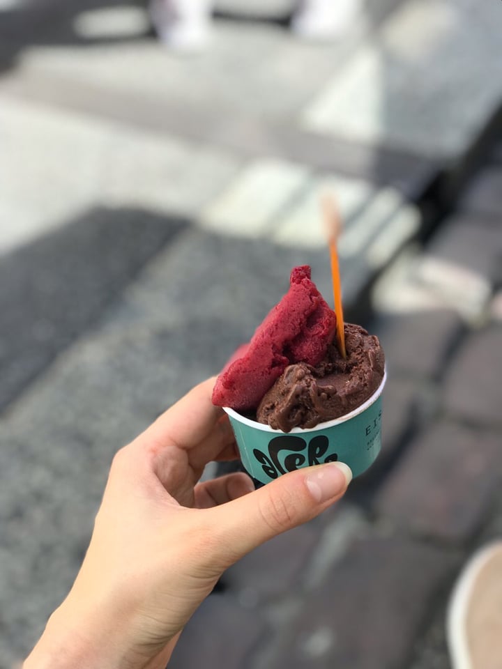 photo of Eiscafé Acero GmbH Gianduja Ice Cream shared by @blueberrysmiles22 on  10 Aug 2019 - review