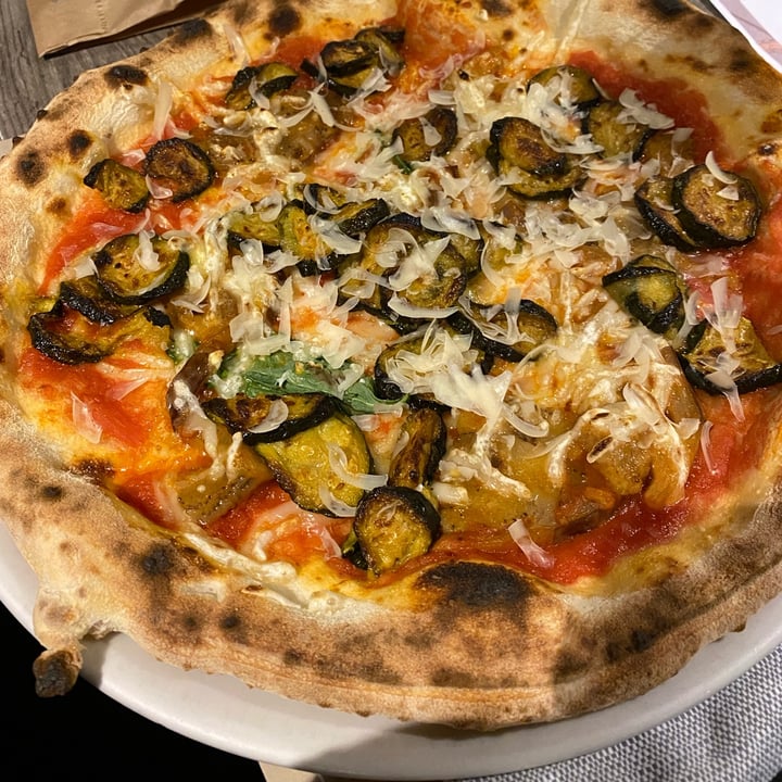 photo of Pizzeria Fratelli Roselli Pizza Classicveg shared by @plantbasedeguzki on  13 Jun 2022 - review