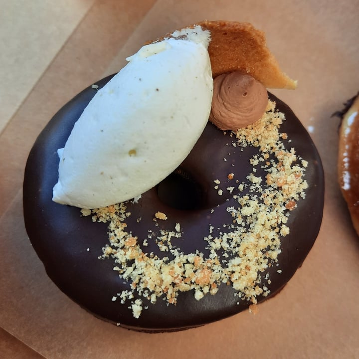 photo of Scoop 'n Dough Chocolat Tart Donut shared by @joanarebelomorais on  13 May 2021 - review