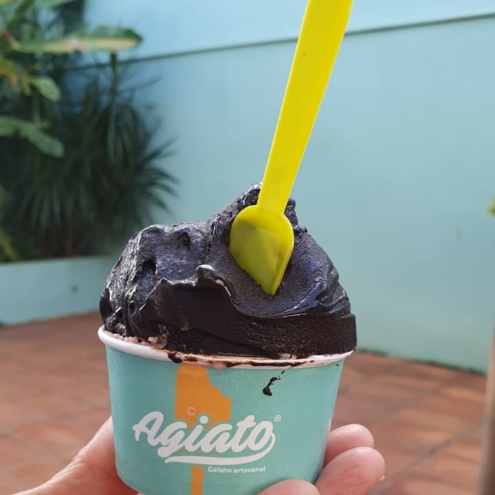 photo of Agiato Gelato Artesanal sorvete de morango e black vegano shared by @apanini on  08 May 2022 - review