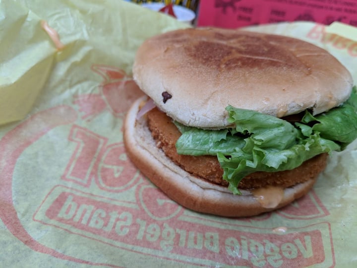 photo of Earth Burger Spicy Chik’n Sandwich shared by @compassionatekisses on  13 Dec 2018 - review