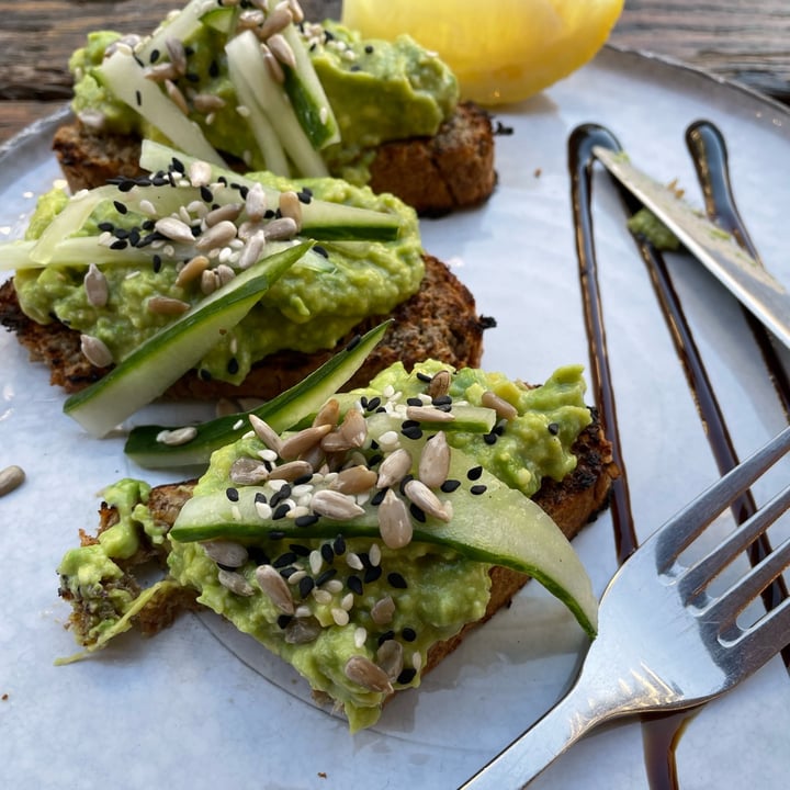 photo of Scheckter's RAW Gourmet Avo toast starter shared by @lihsur on  03 Feb 2022 - review