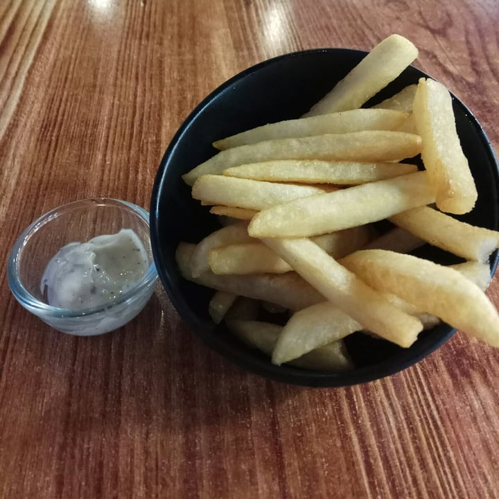 photo of nomVnom Bistro Truffle Fries + Truffle Mayo Dip shared by @plantbasedlifestyle on  23 Oct 2020 - review
