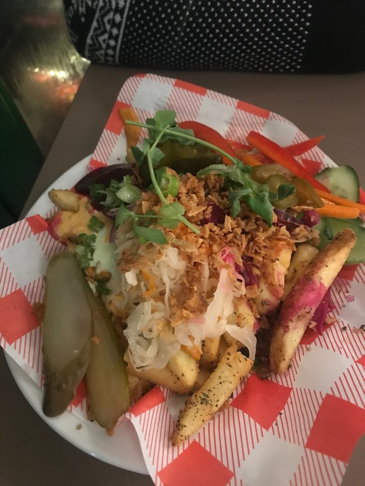 photo of The Warehouse Cafe Loaded chips & Cheeseburger shared by @sleepyvegan on  22 Dec 2019 - review